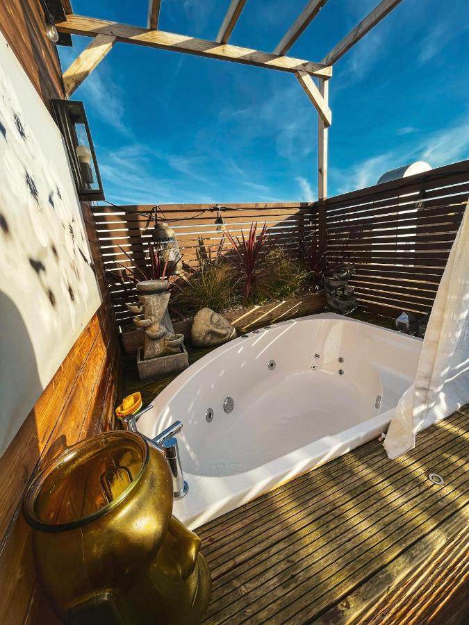 2 Bedroom Roof Terrace With Sauna Jakuzzi And Outdoor Cinema Apartament
